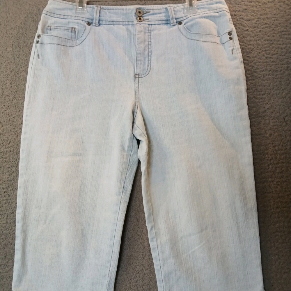 Sonoma Life + Style Women's  Capri Jeans Pants Size 12 Faded Denim Blue